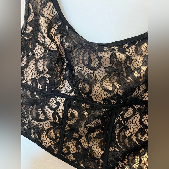 PrettyLittleThing Black Lace Pointed Bust Crop Top Corset - Picture 6 of 10